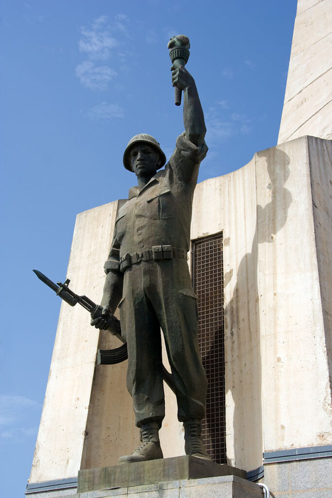 800px-Monument_of_the_Martyrs_06_Algiers